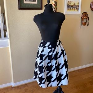 Pleated, Knitted Houndstooth skirt